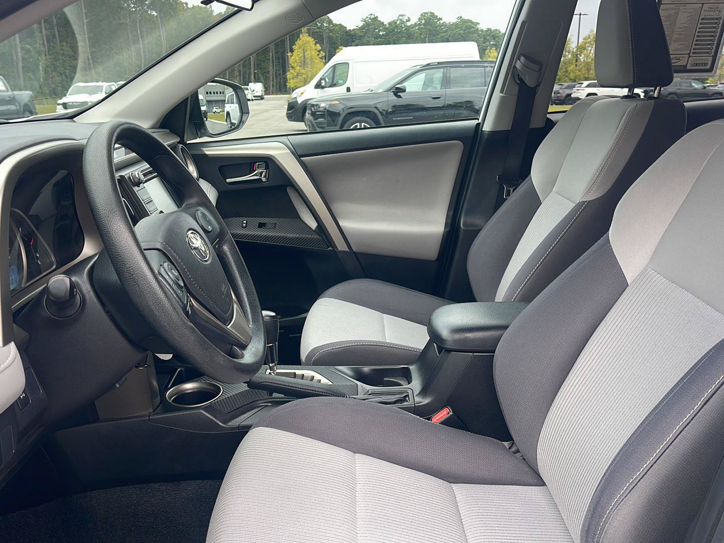 Used 2015 Toyota RAV4 XLE AWD/4WD image 18