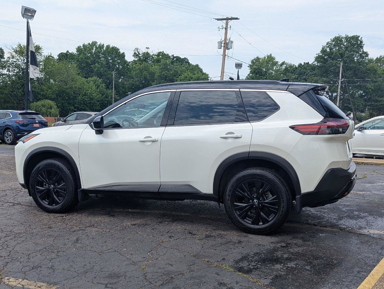 Used 2023 Nissan Rogue SV w/ SV Premium B Package AWD/4WD image 5