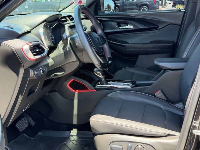 Used 2023 Chevrolet TrailBlazer RS w/ Sun and Liftgate Package FWD image 15