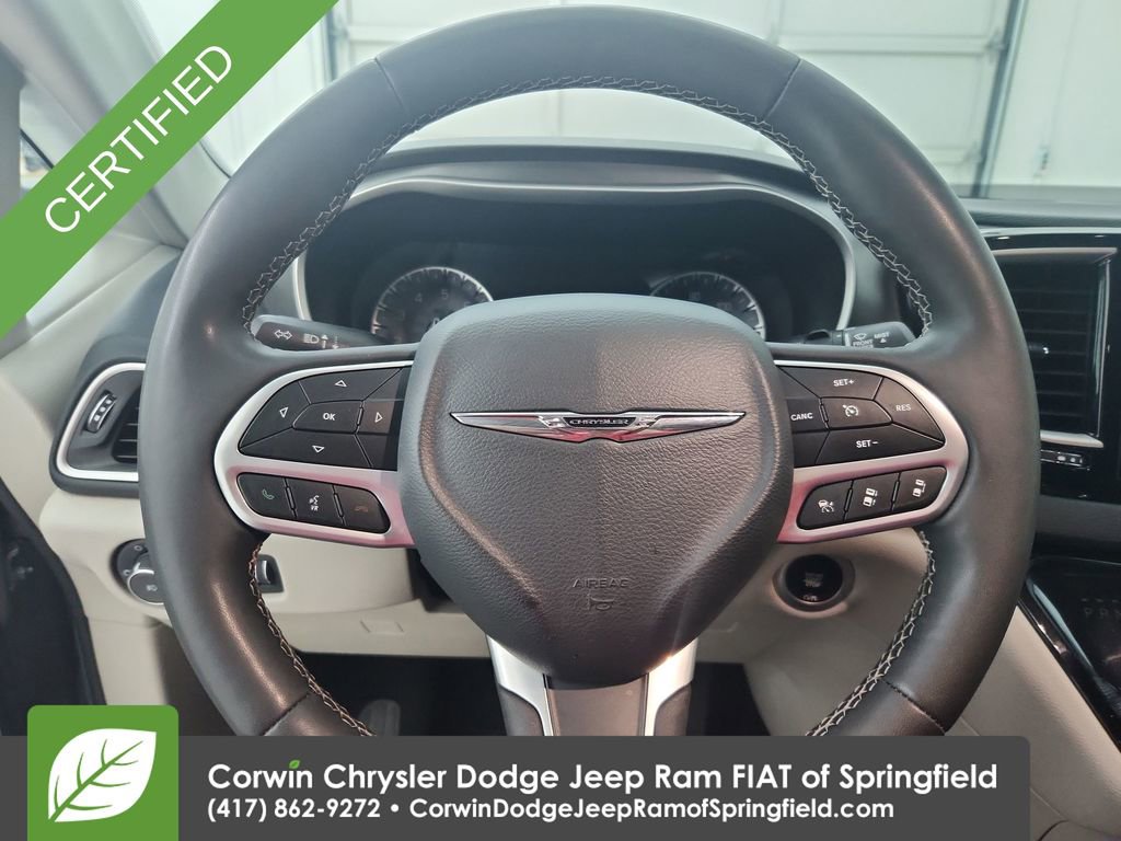 Certified 2023 Chrysler Pacifica Touring-L image 22
