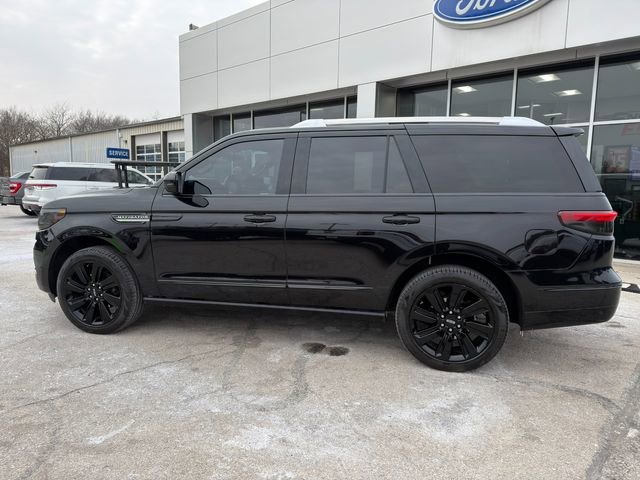 Used 2024 Lincoln Navigator Reserve image 4