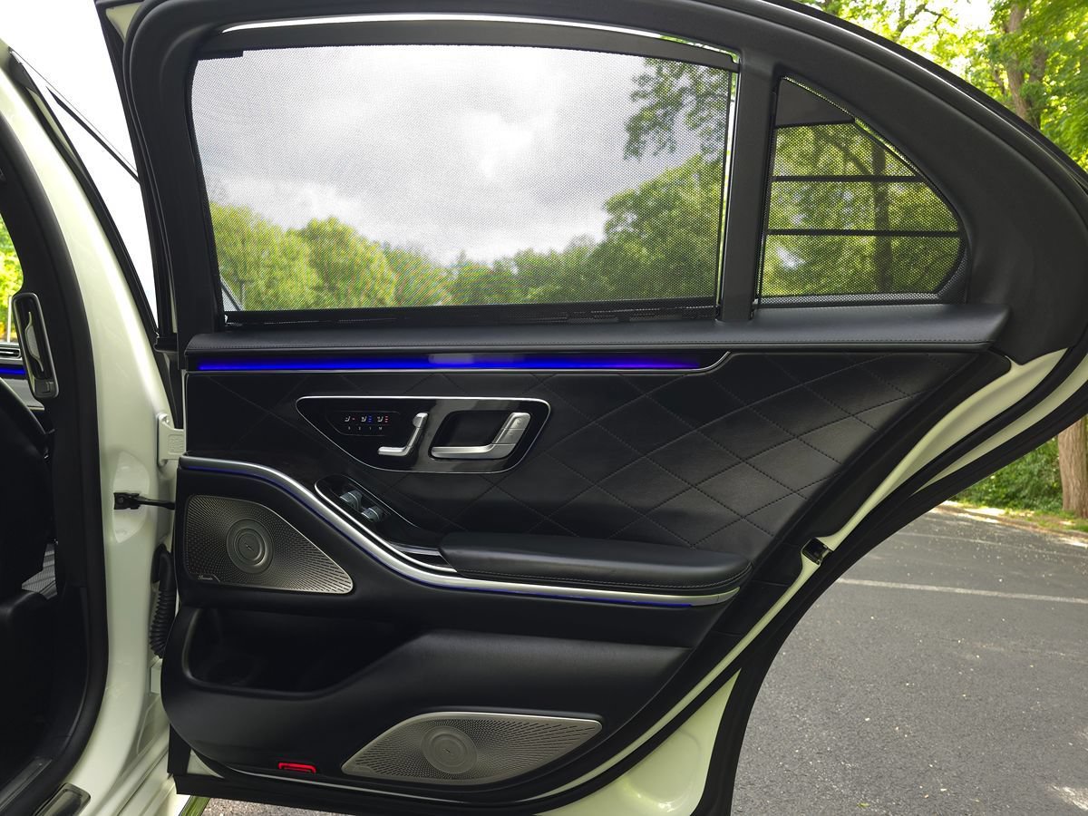 Used 2022 Mercedes-Benz S 580 4MATIC Sedan w/ AMG Line Package image 24