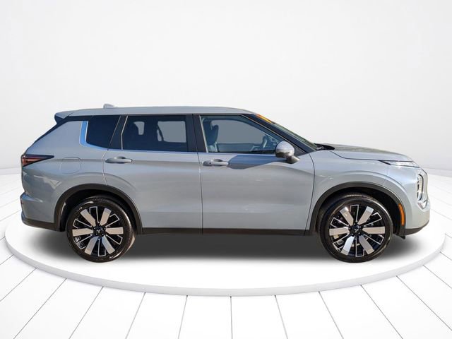New 2026 Mitsubishi Outlander SE video 3