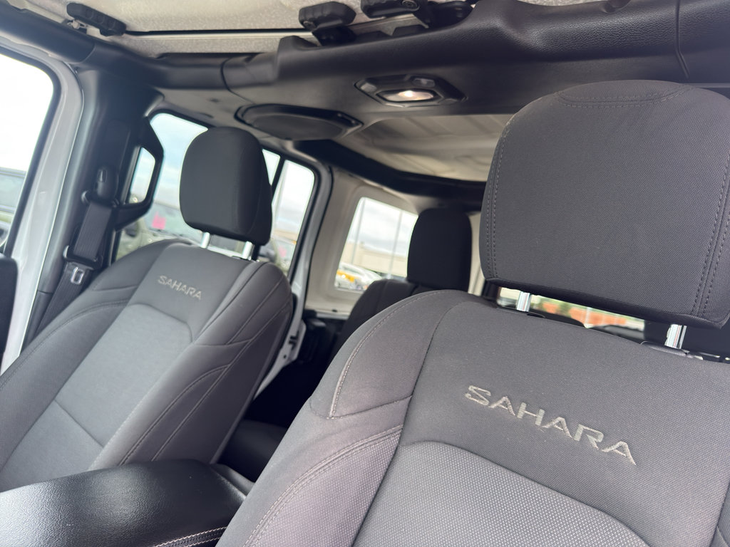 Used 2018 Jeep Wrangler Unlimited Sahara AWD/4WD image 26