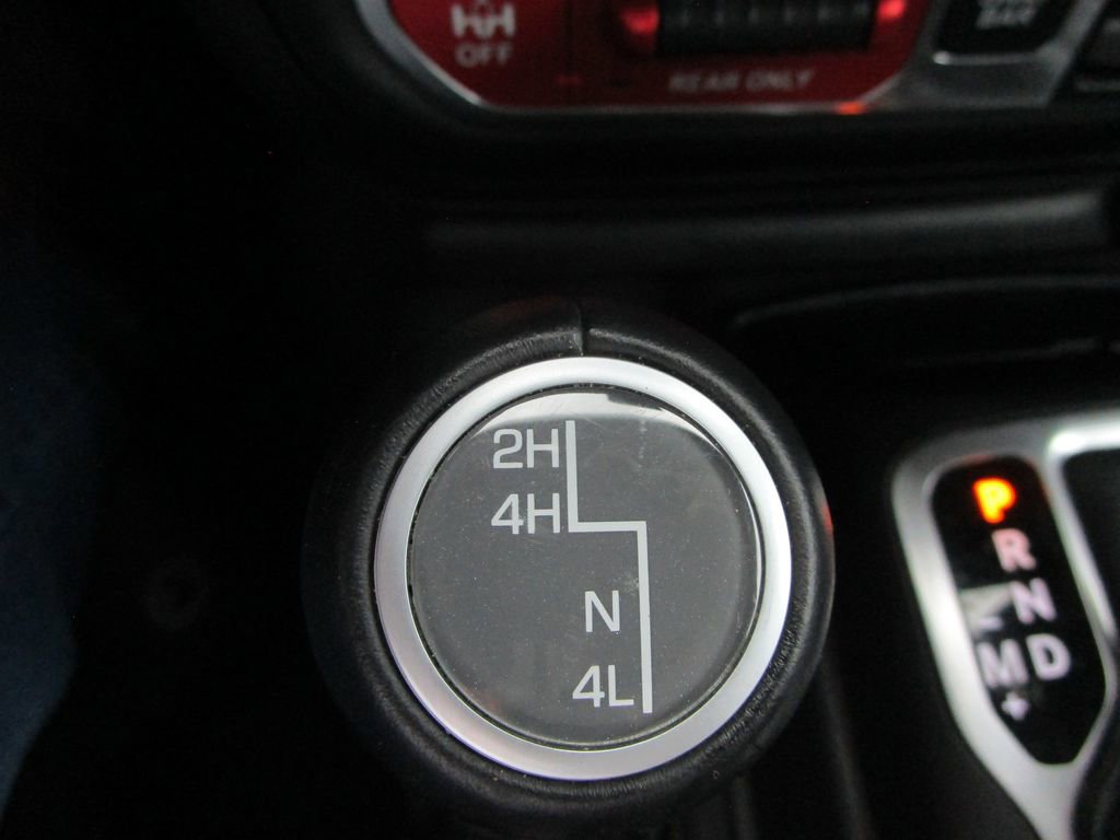 Used 2020 Jeep Wrangler Unlimited Rubicon w/ Dual Top Group image 39