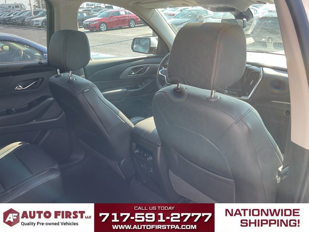 Used 2019 Chevrolet Traverse LT w/ LT Premium Package AWD/4WD image 16