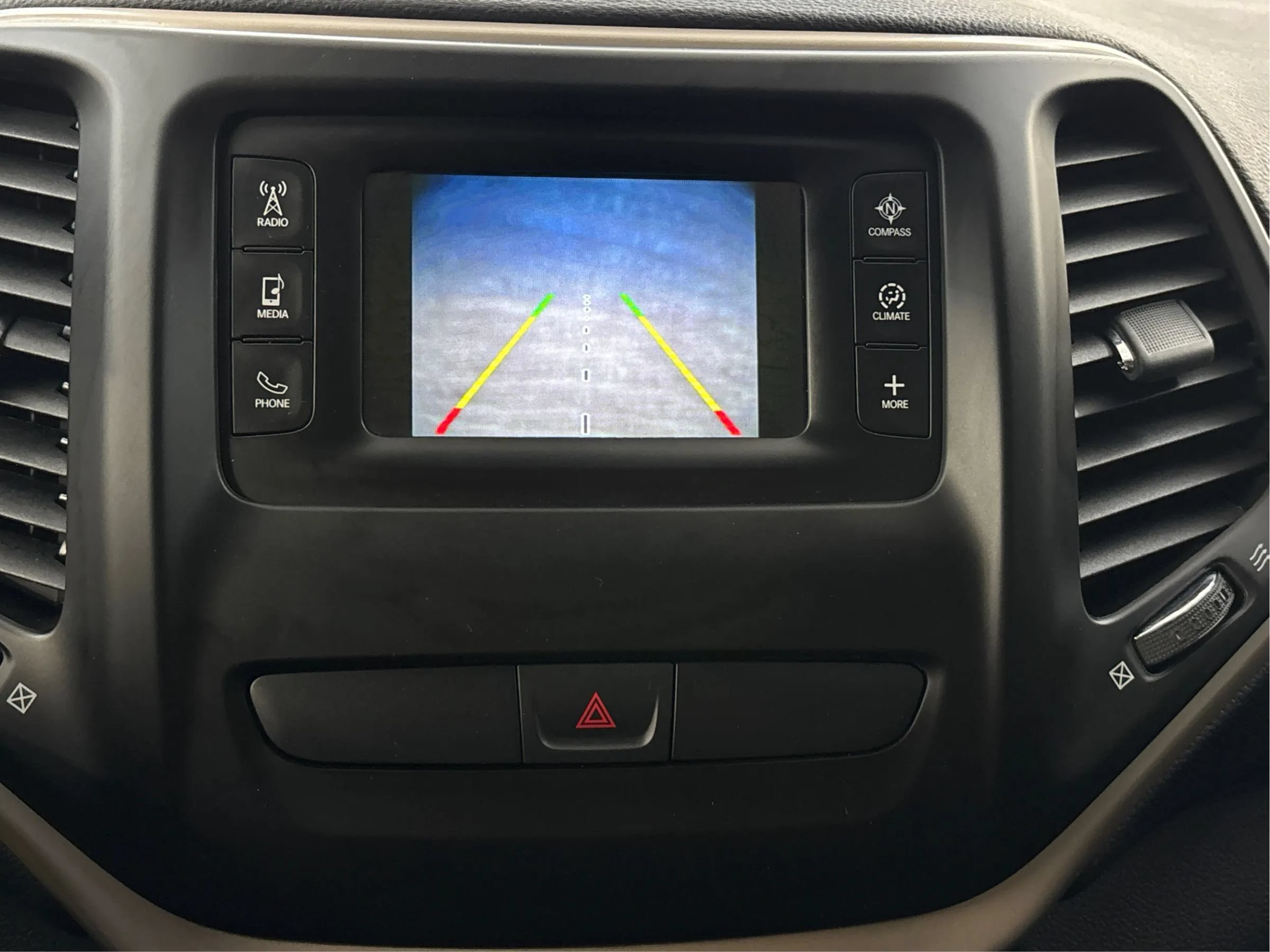 Used 2017 Jeep Cherokee Latitude AWD/4WD image 34