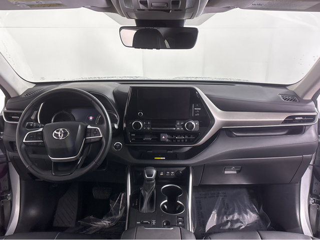 Used 2023 Toyota Highlander XLE image 4