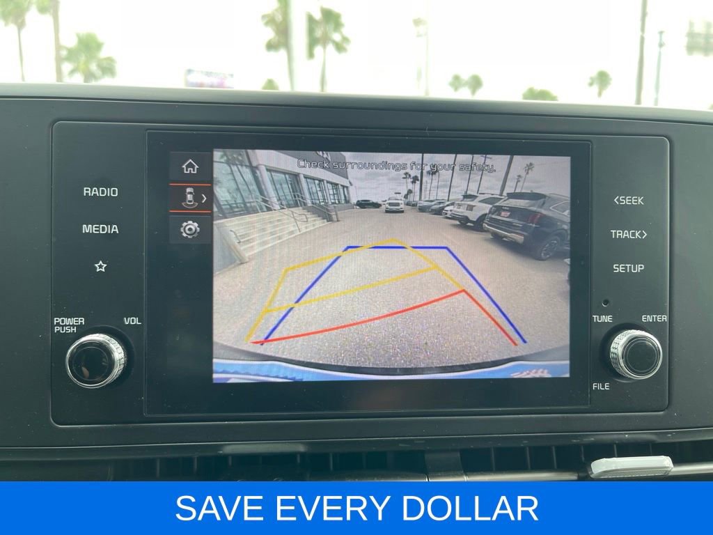 Used 2023 Kia Carnival LX FWD image 9