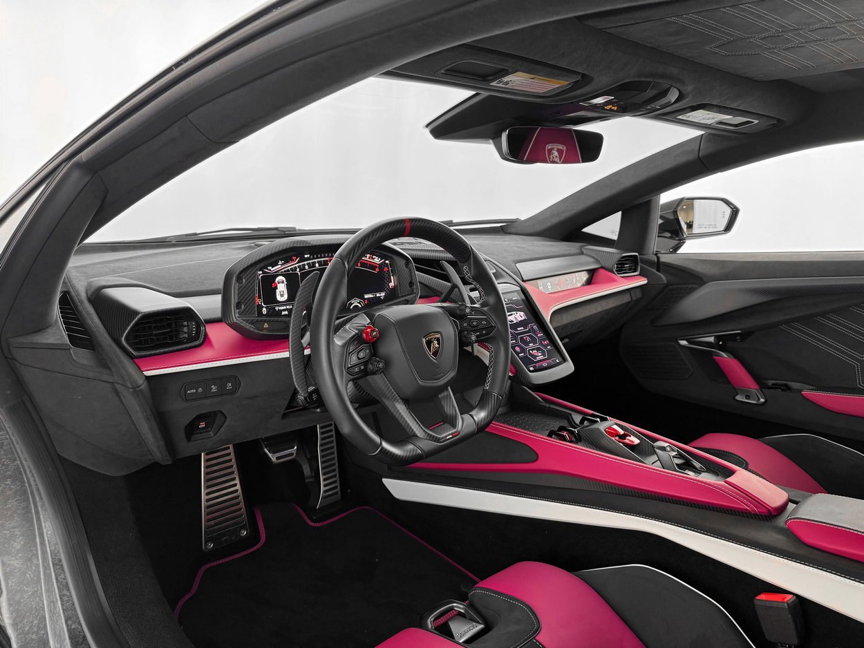 Used 2025 Lamborghini Revuelto image 16