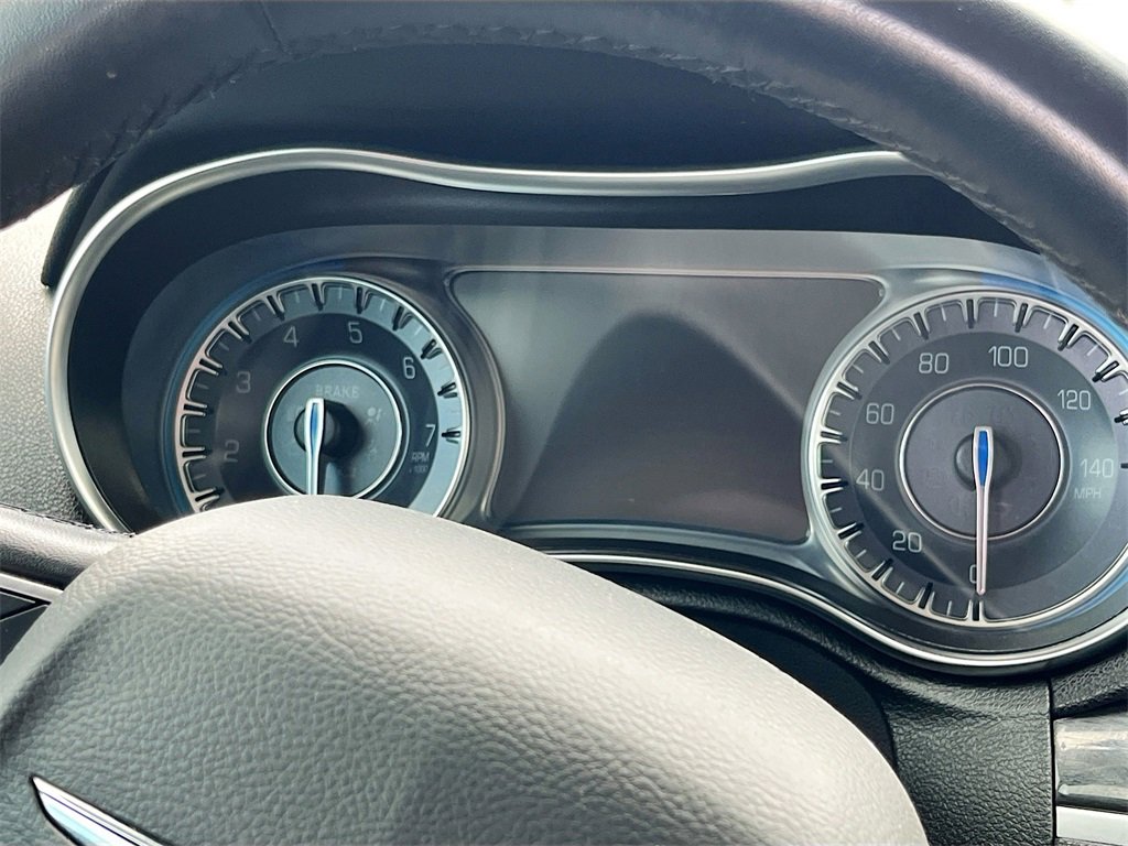 Used 2021 Chrysler 300 Touring w/ Driver Convenience Group image 12