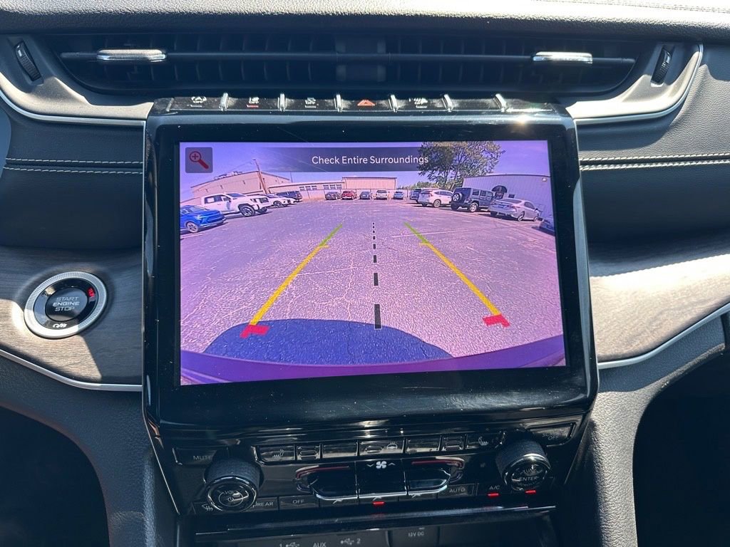 Used 2024 Jeep Grand Cherokee Limited image 32