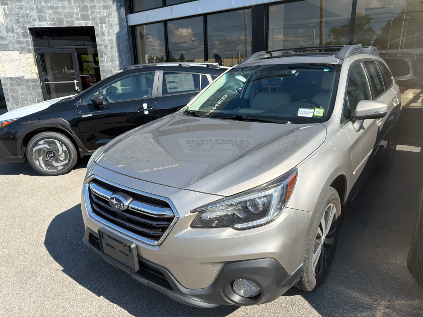 Used 2018 Subaru Outback 2.5i Limited AWD/4WD image 2