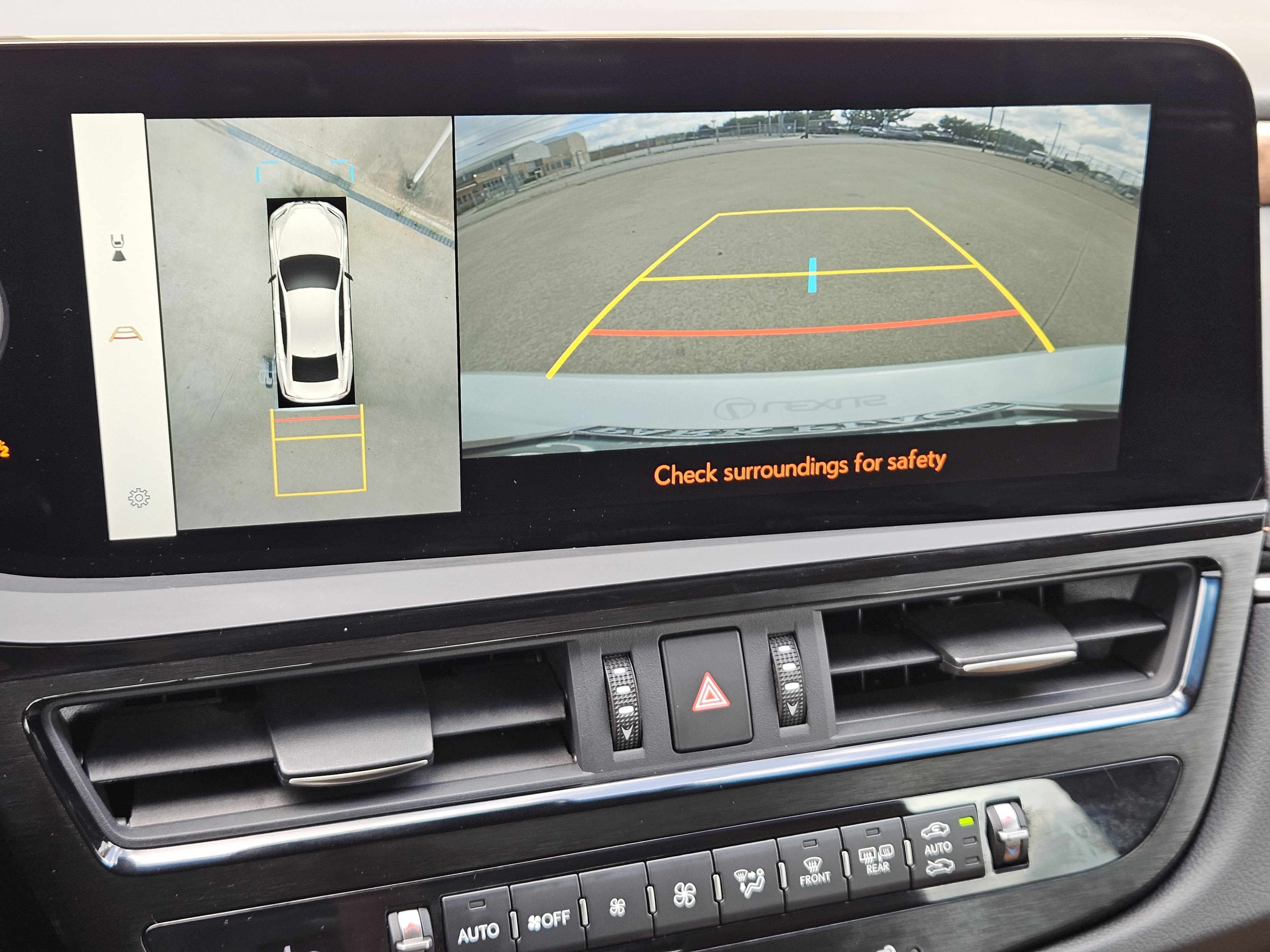 Used 2023 Lexus ES 300h Ultra Luxury w/ Accessory Package (Z2) FWD image 19
