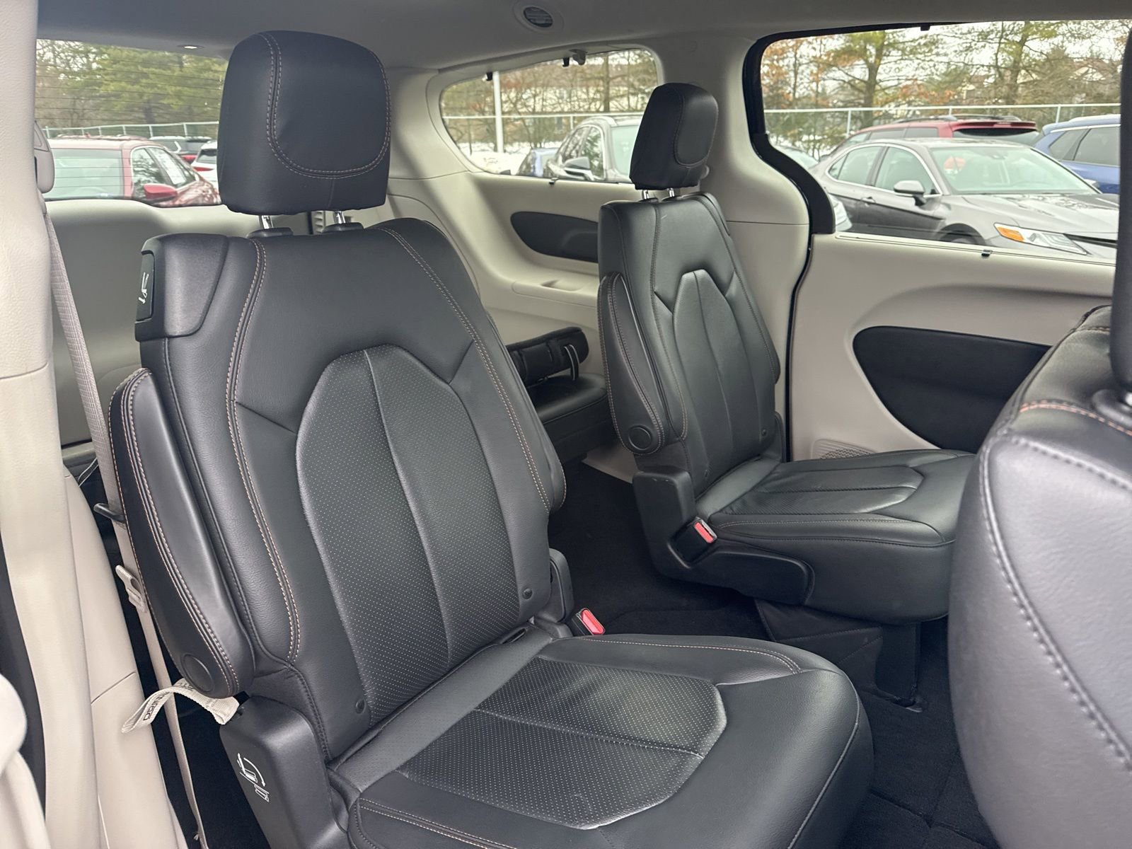 Used 2020 Chrysler Pacifica Touring-L image 17