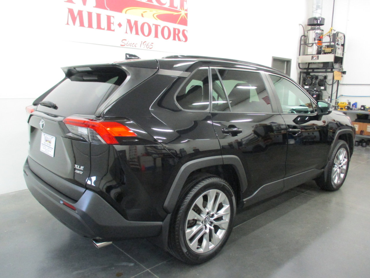 Used 2021 Toyota RAV4 XLE Premium image 7