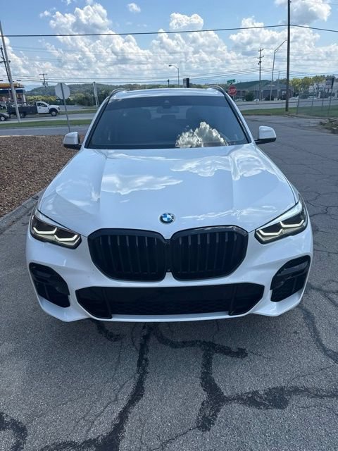 Used 2022 BMW X5 xDrive40i w/ M Sport Package AWD/4WD image 2