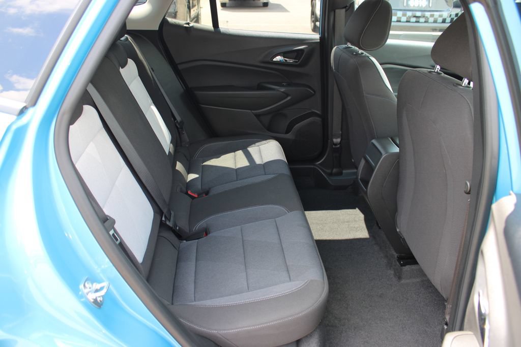Certified 2025 Chevrolet Trax LS FWD image 34