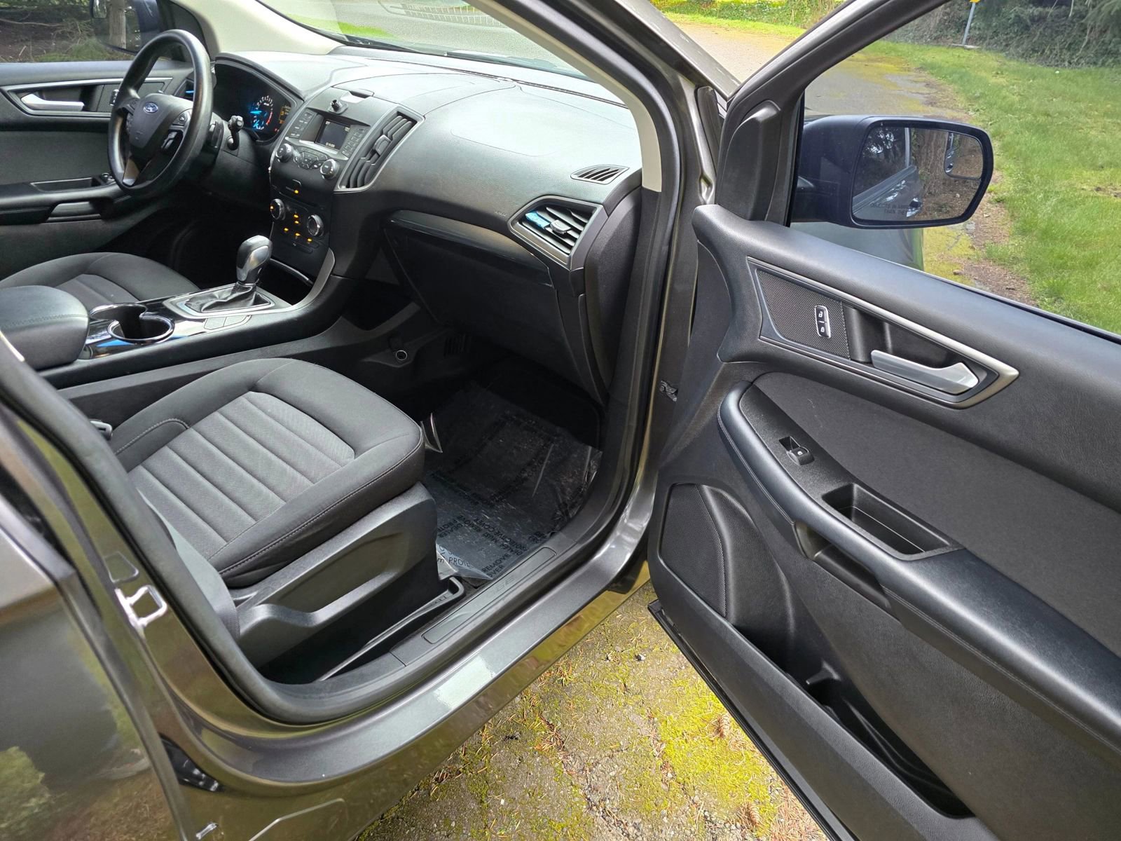 Used 2018 Ford Edge SE image 13