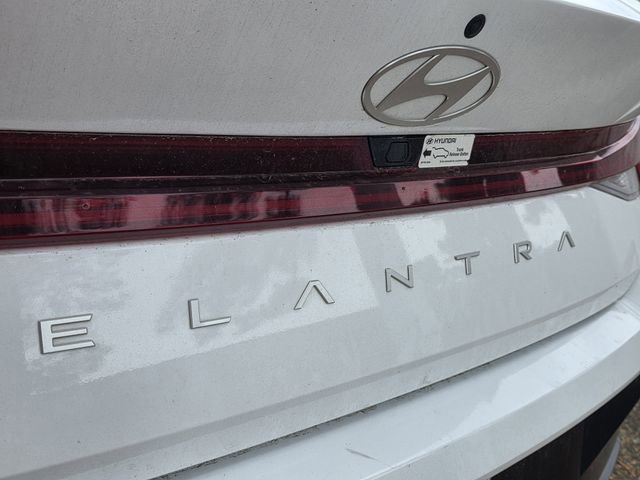 Used 2024 Hyundai Elantra SEL w/ Convenience Package FWD image 5