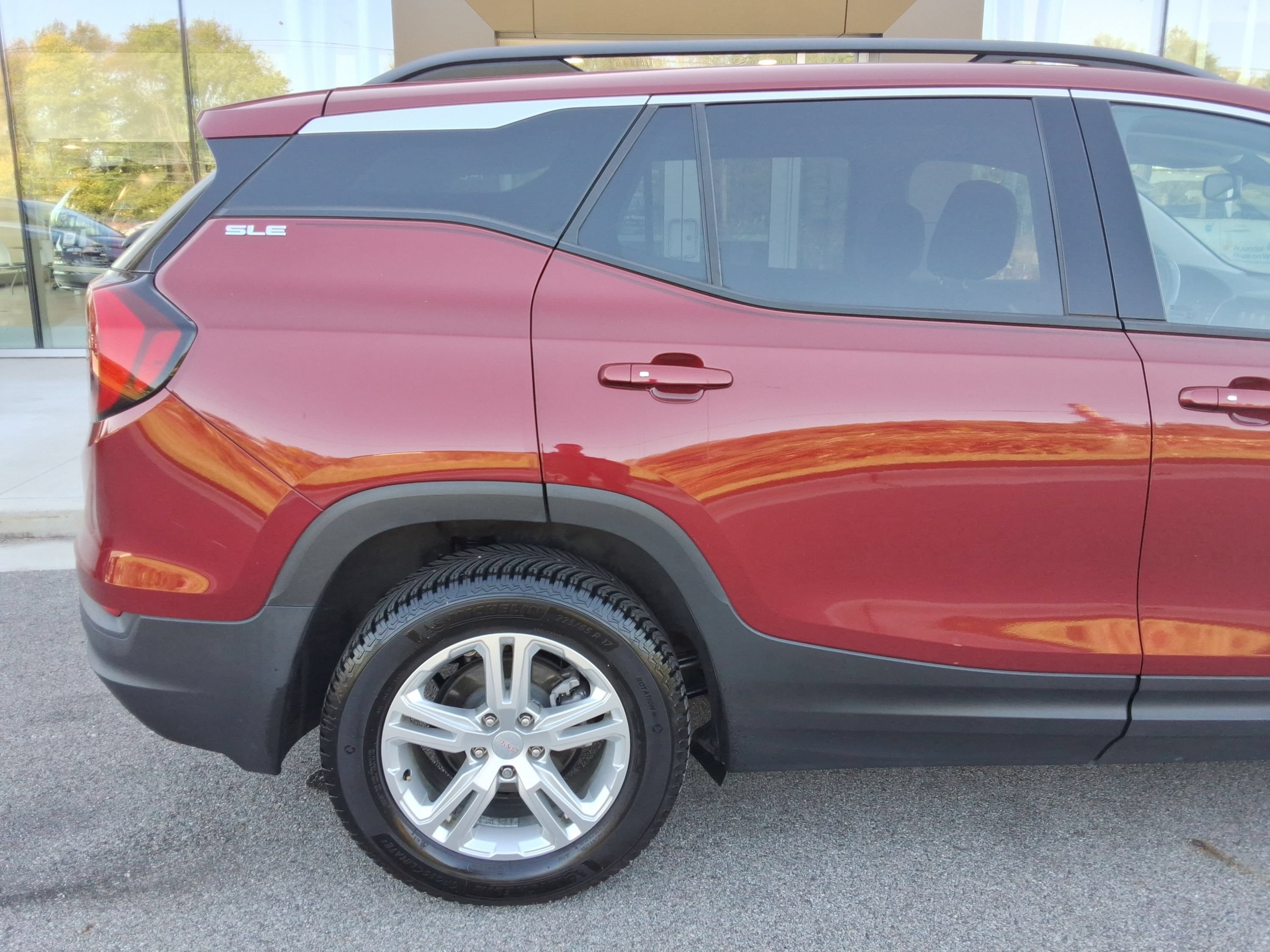Used 2019 GMC Terrain SLE w/ Driver Convenience Package FWD image 14