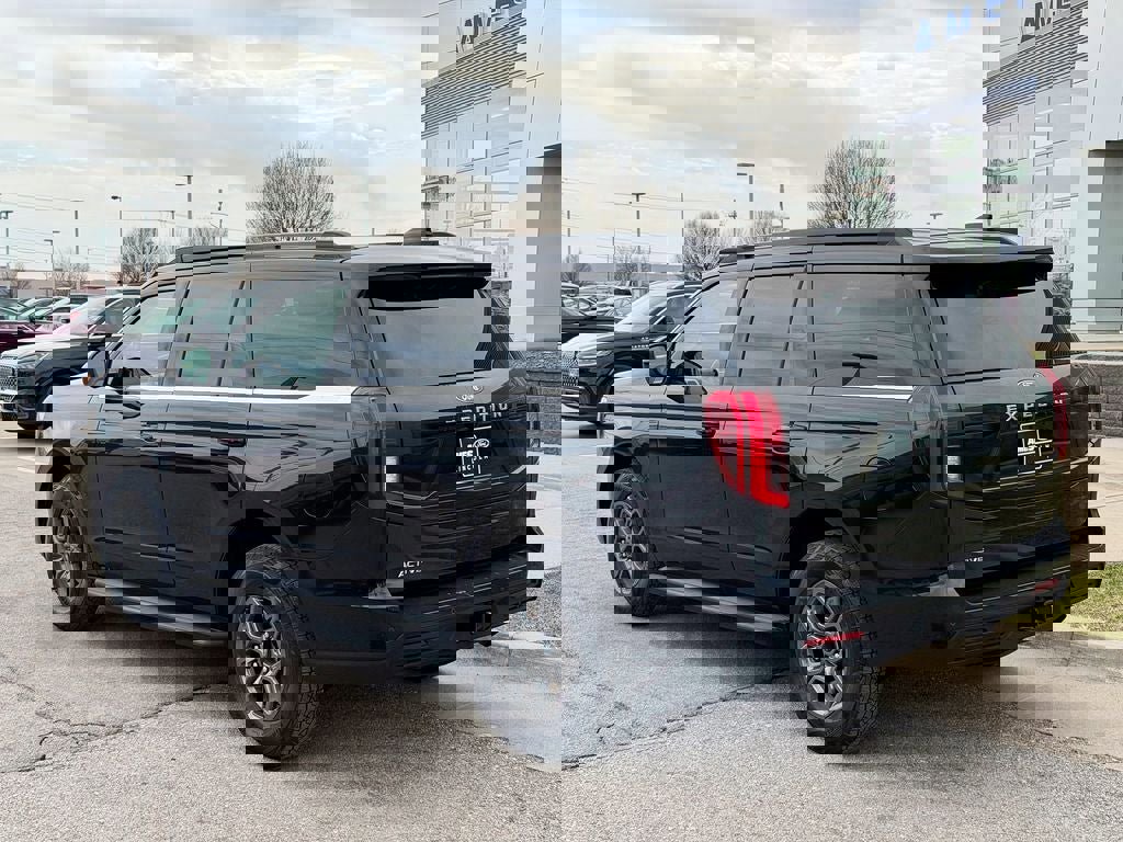 Certified 2025 Ford Expedition Active AWD/4WD image 4