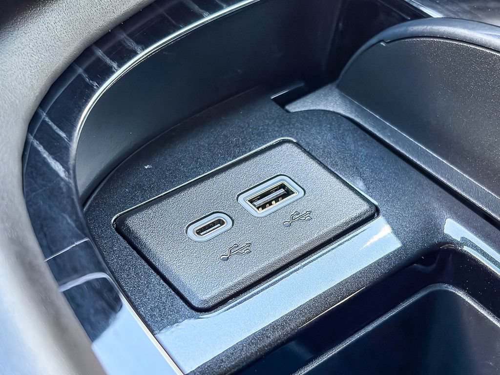 Used 2024 Cadillac Escalade ESV V AWD/4WD image 32