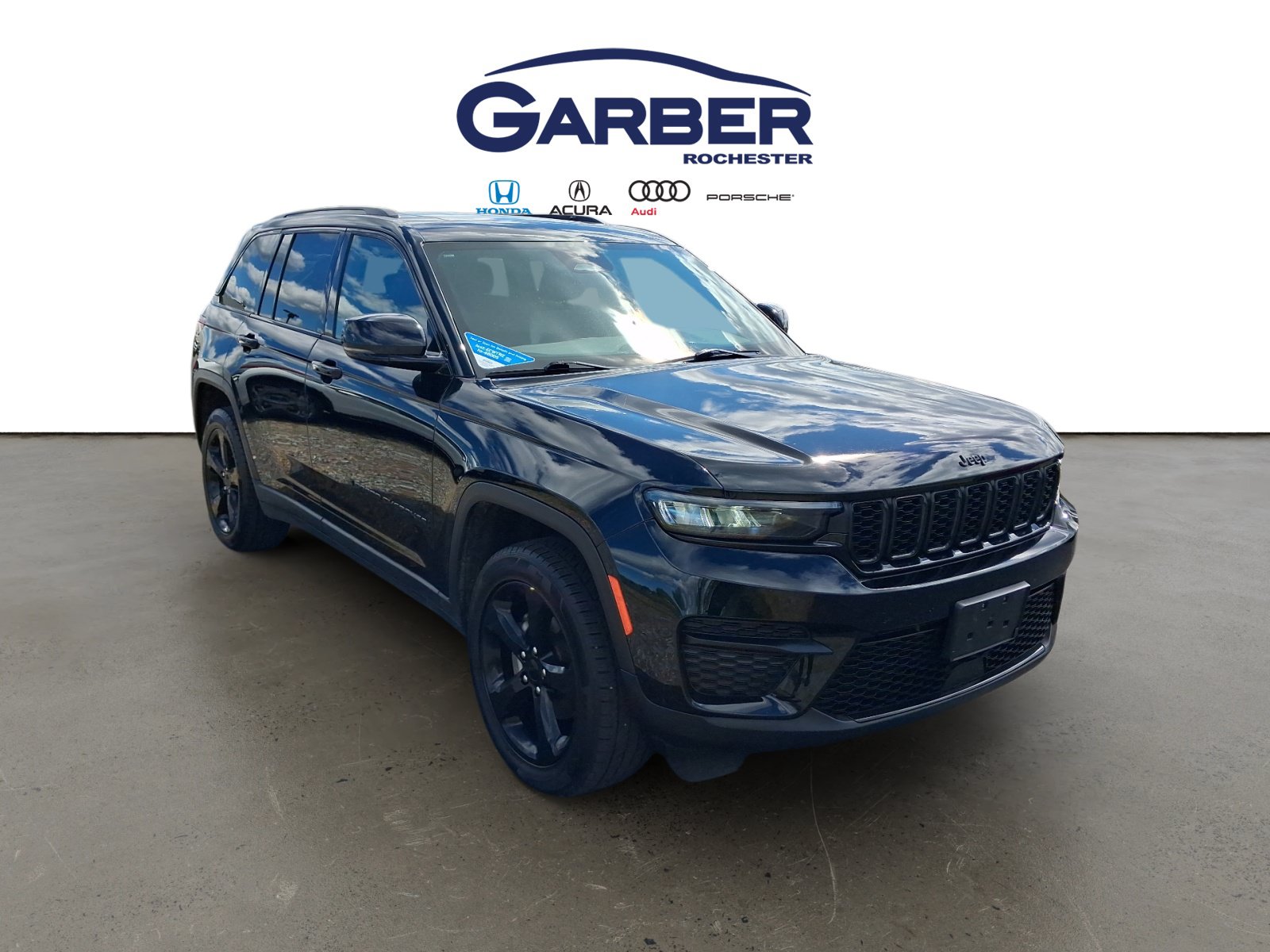 Used 2023 Jeep Grand Cherokee Altitude AWD/4WD image 7