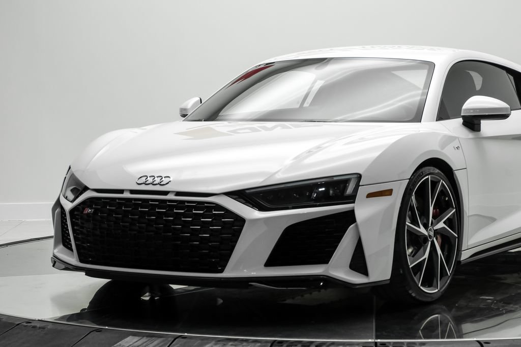 Used 2021 Audi R8 V10 RWD image 2