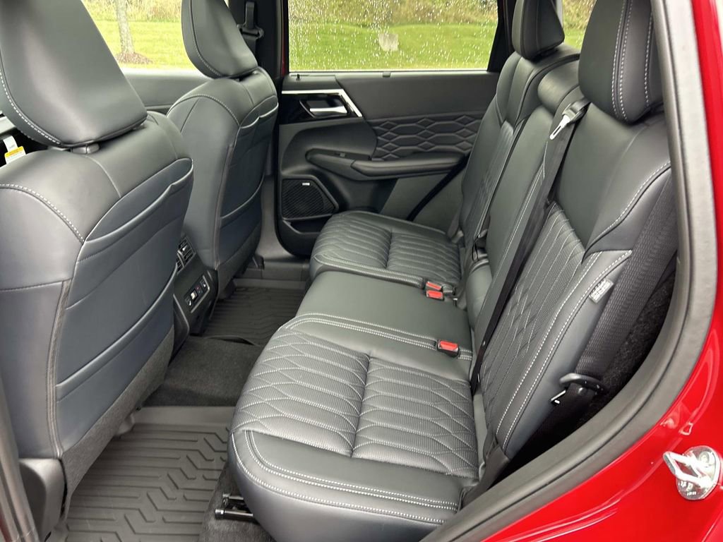 New 2025 Mitsubishi Outlander SEL image 17