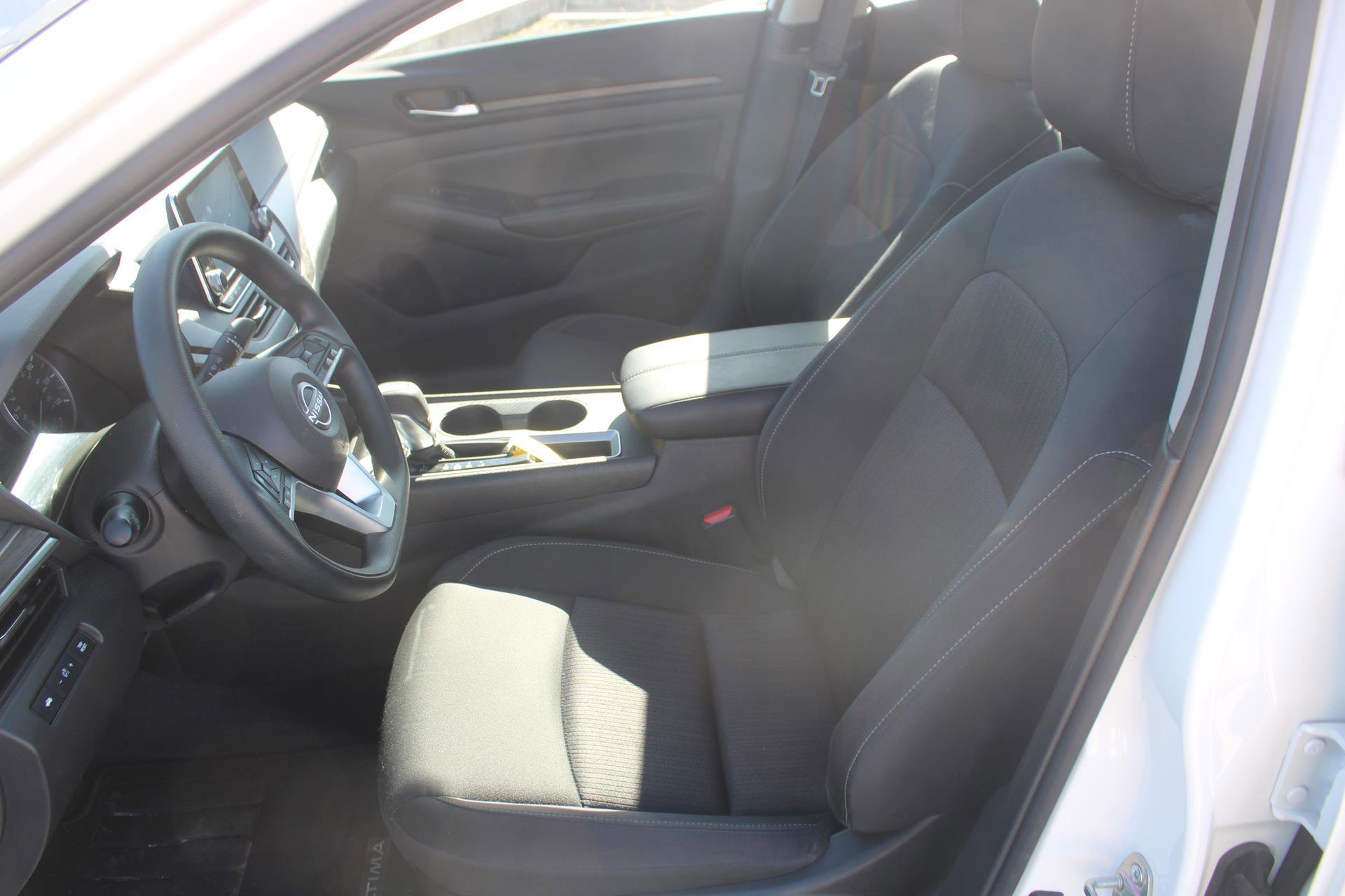 Used 2025 Nissan Altima 2.5 SV image 9