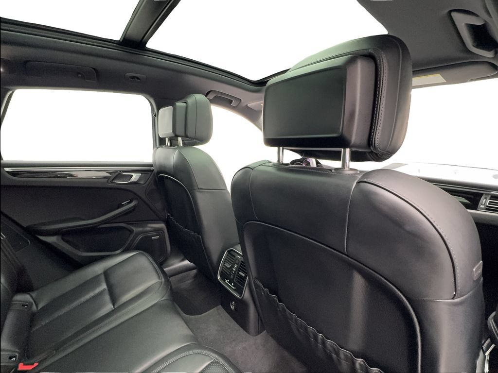 Used 2024 Porsche Macan AWD/4WD image 30