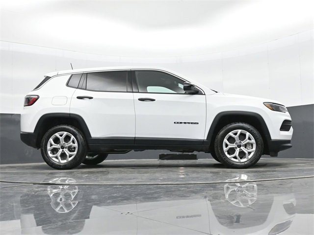 Used 2025 Jeep Compass Sport image 38