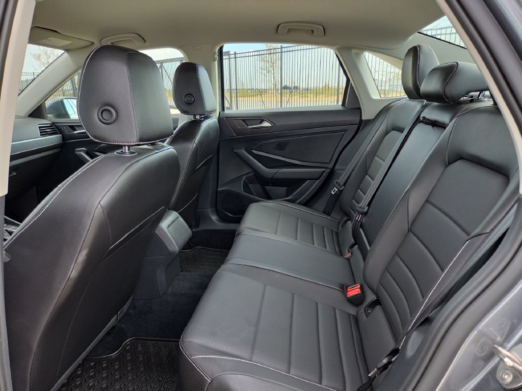 Used 2022 Volkswagen Jetta SE FWD image 13