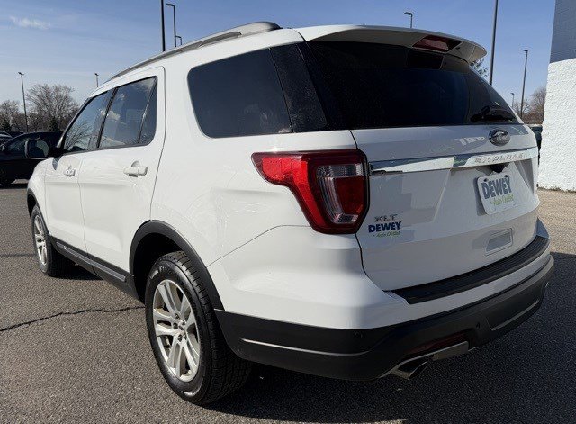 Used 2018 Ford Explorer XLT AWD/4WD image 3