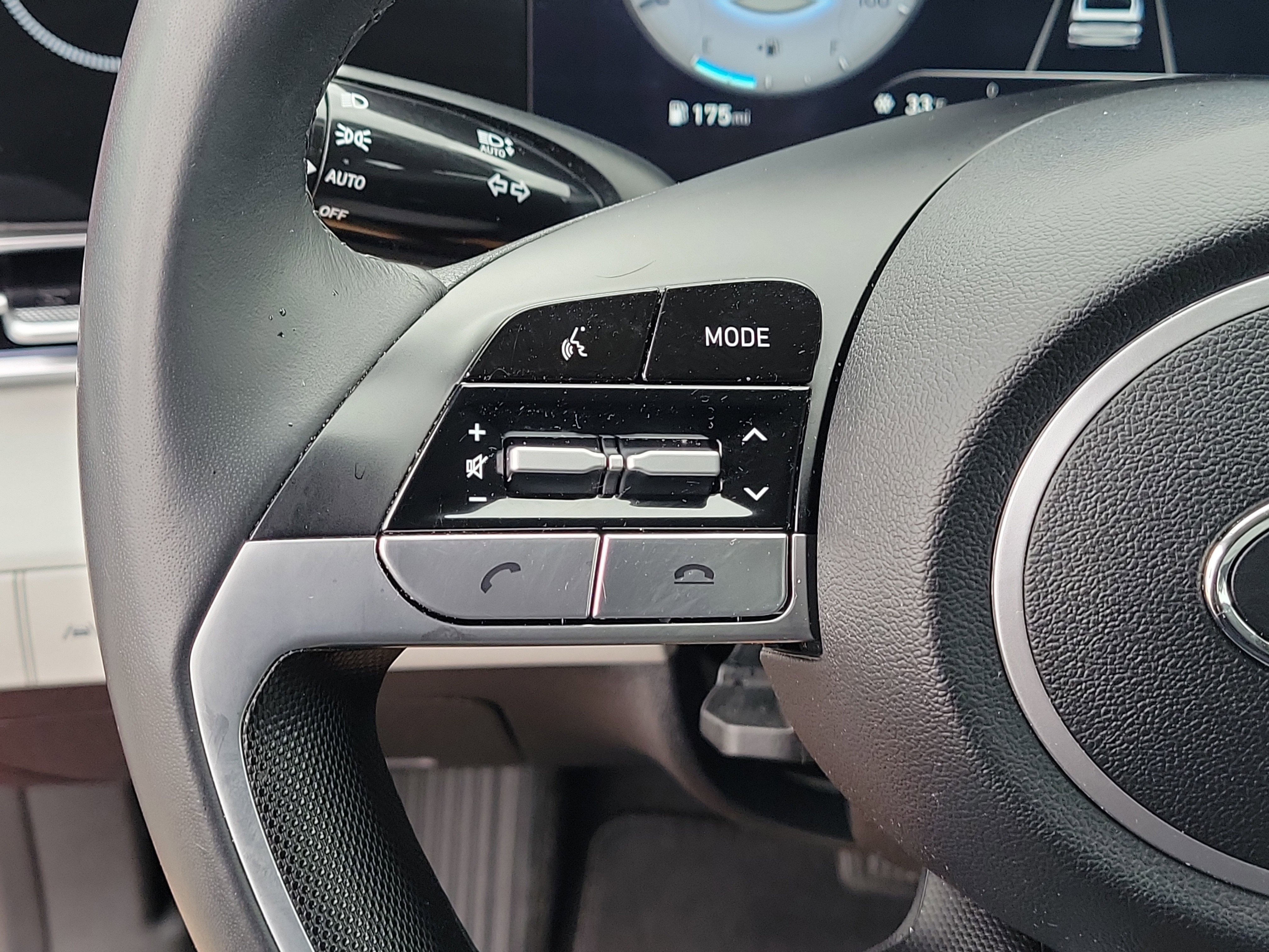 Used 2023 Hyundai Elantra Limited image 23