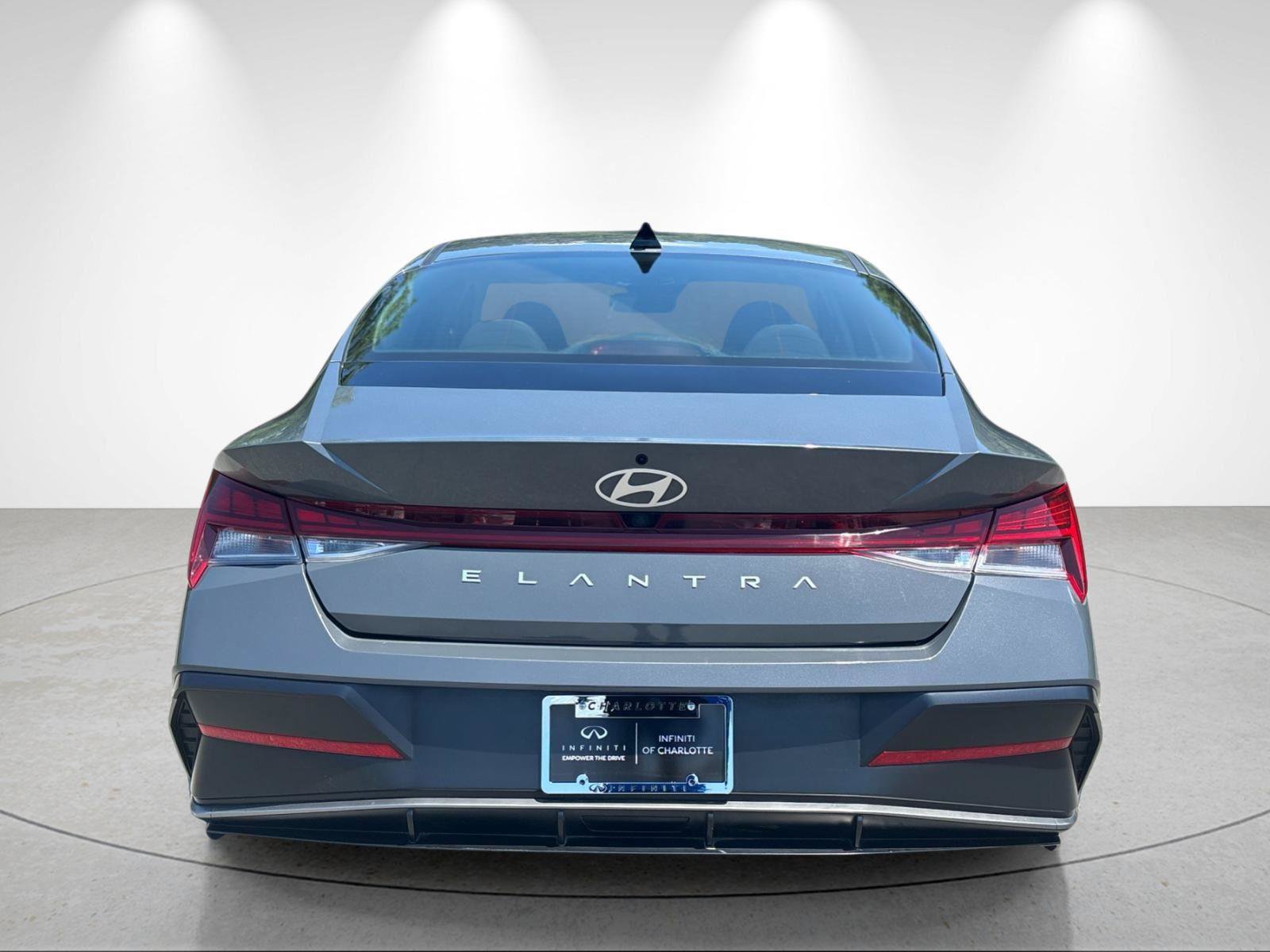 Used 2025 Hyundai Elantra SEL FWD image 4
