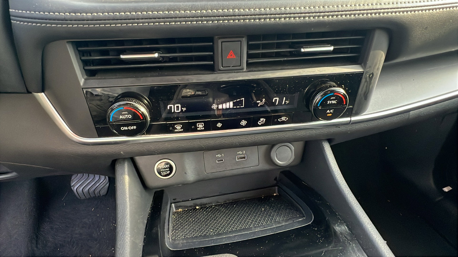 Used 2023 Nissan Rogue SV image 32