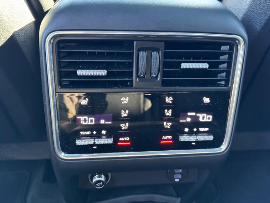 Used 2023 Porsche Cayenne S Platinum image 12