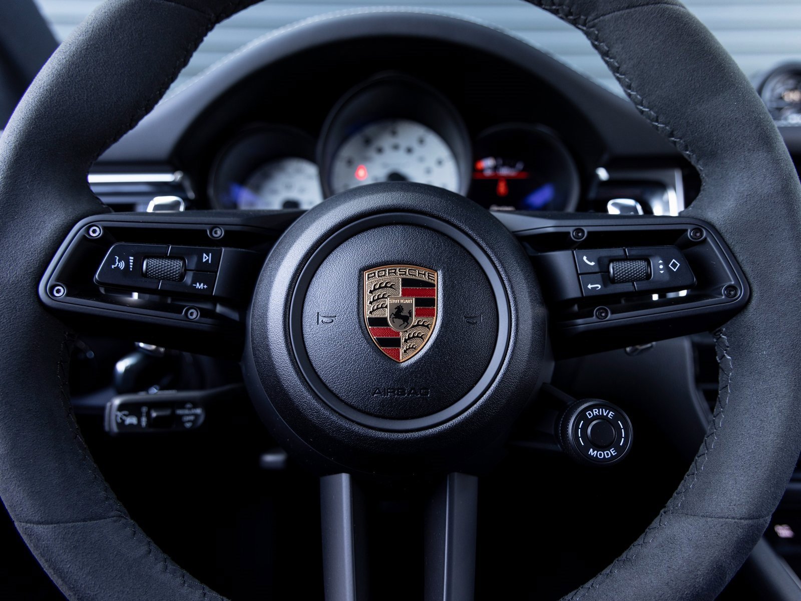 Used 2025 Porsche Macan Turbo image 14