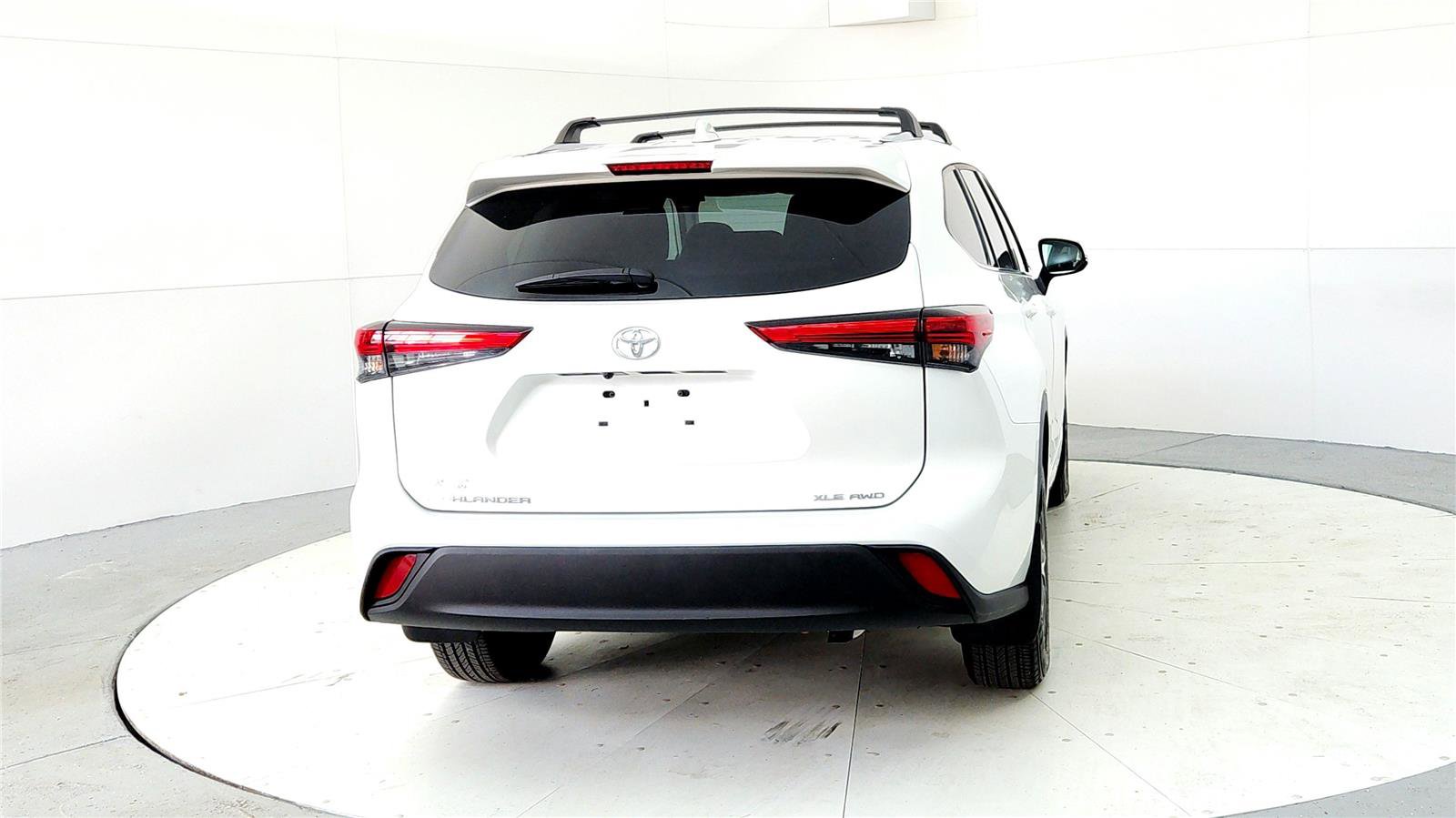 Certified 2020 Toyota Highlander XLE image 5