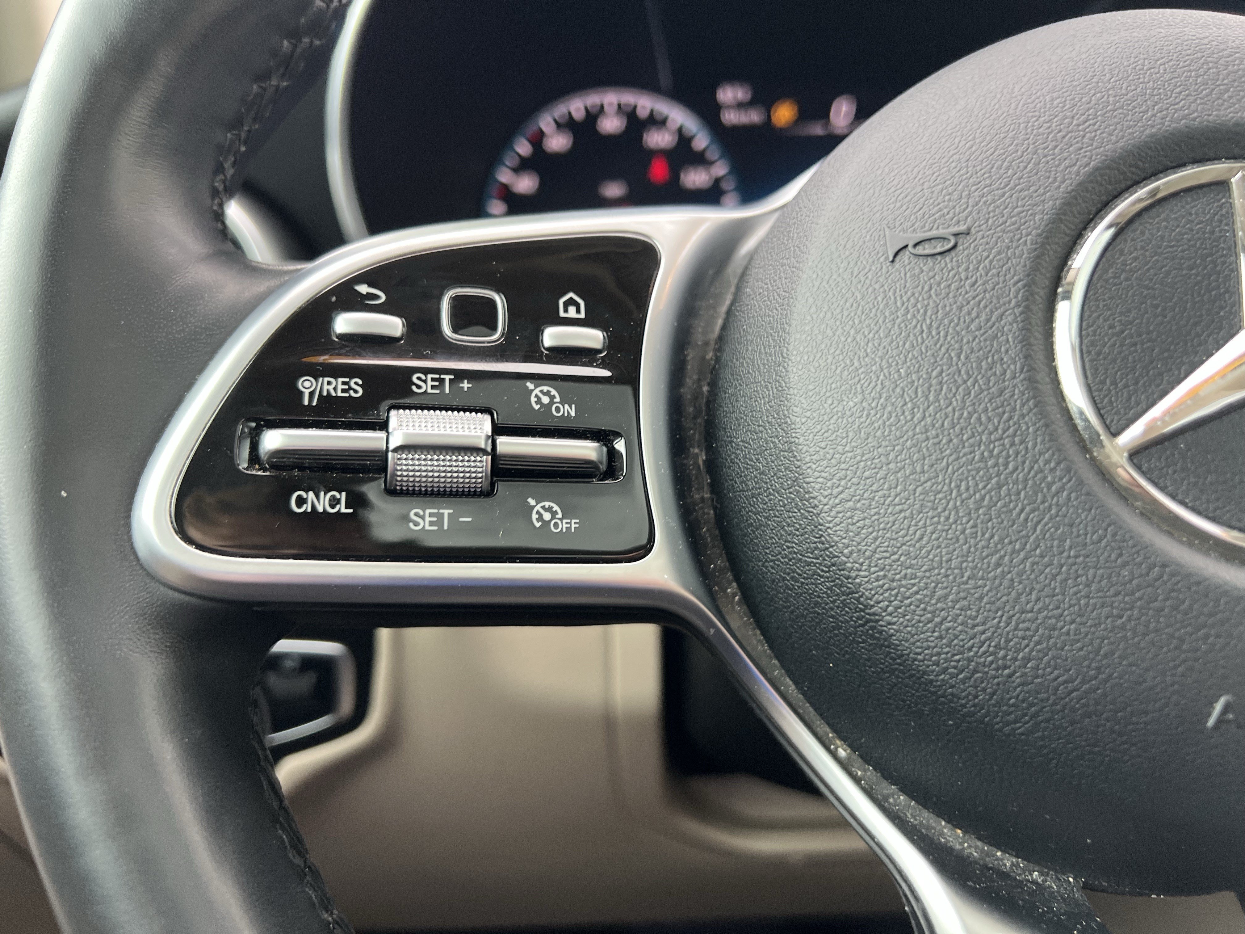 Used 2020 Mercedes-Benz GLC 300 4MATIC image 19
