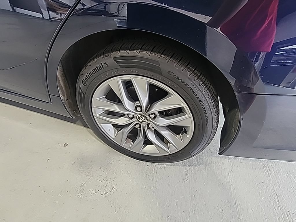 Used 2022 Toyota Avalon XLE w/ Moonroof Package FWD image 5
