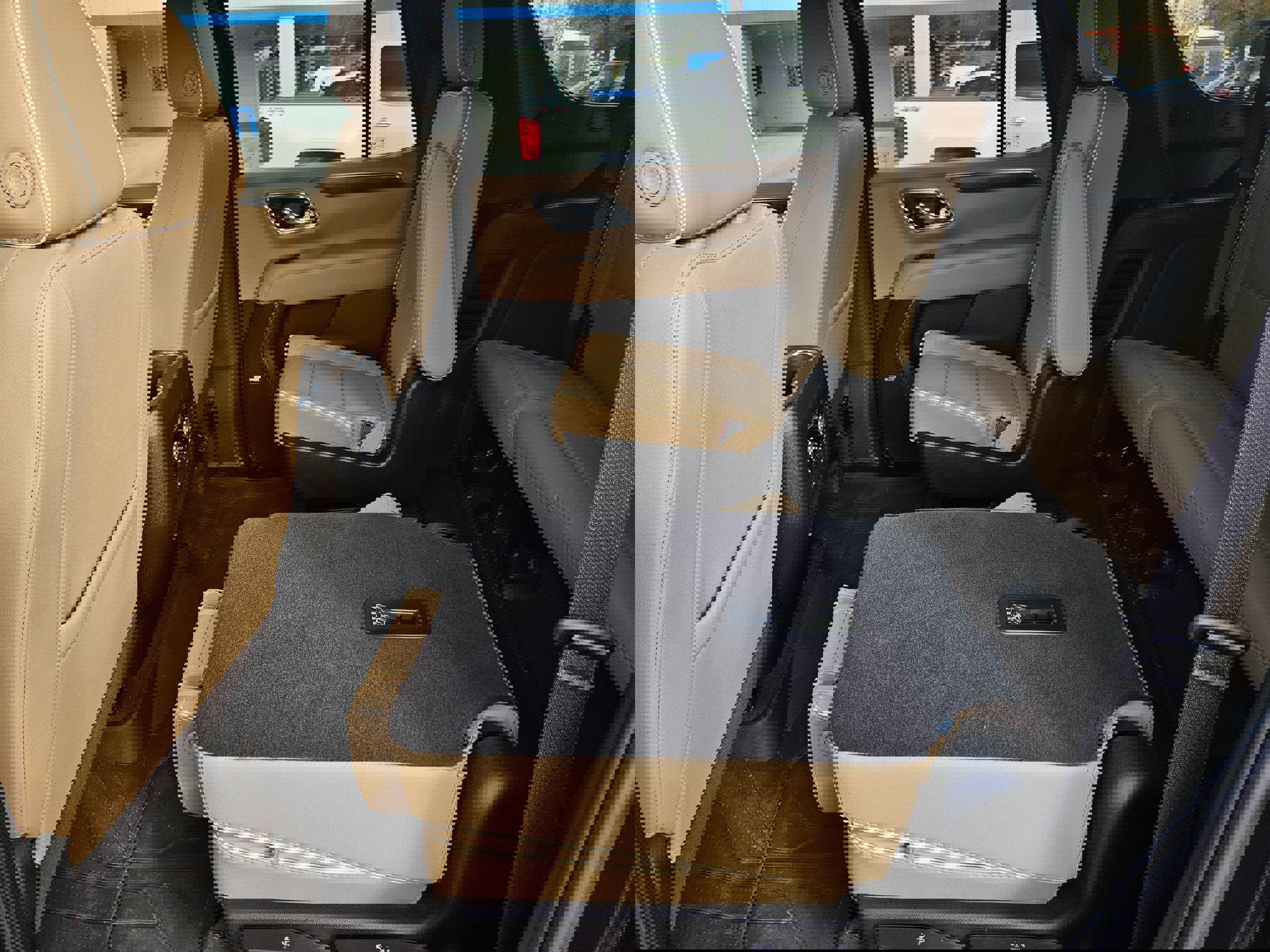 Used 2024 Chevrolet Tahoe Premier w/ Premium Package 2 image 34