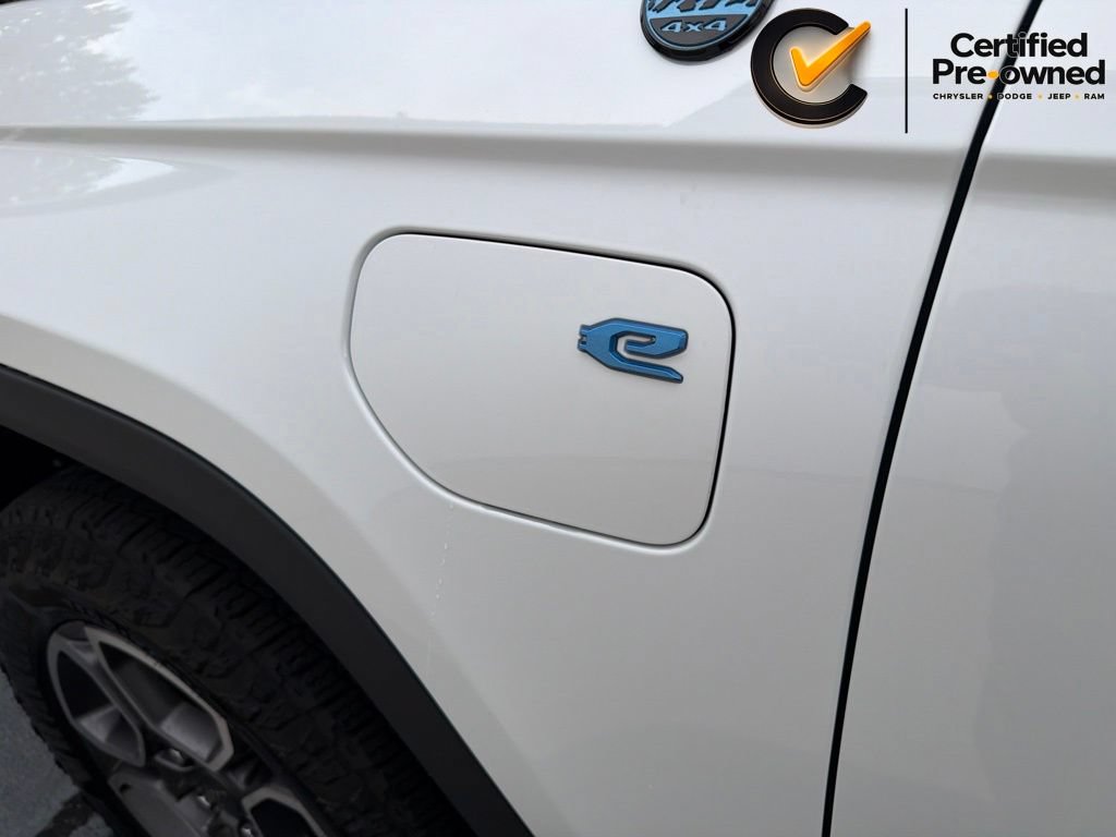 Certified 2022 Jeep Grand Cherokee Trailhawk w/ Advanced Protech Group II AWD/4WD image 14