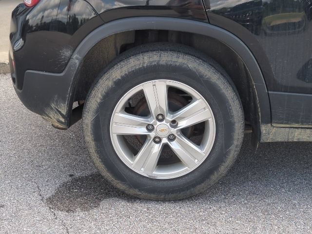 Used 2020 Chevrolet Trax LS FWD image 13