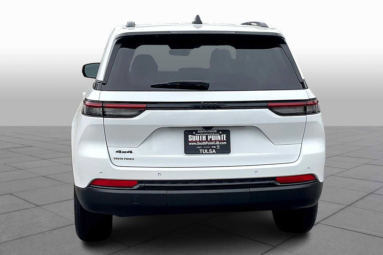 New 2025 Jeep Grand Cherokee Altitude image 4