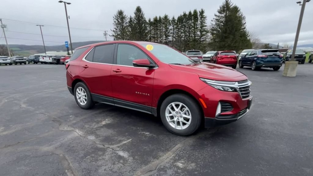 Used 2023 Chevrolet Equinox LT FWD image 2
