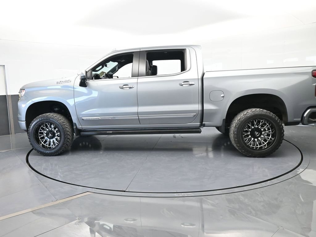 Used 2023 Chevrolet Silverado 1500 High Country w/ Technology Package image 3