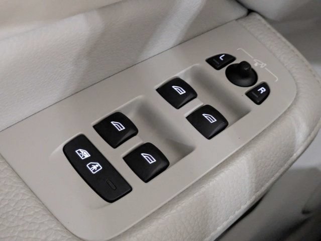 Used 2022 Volvo S60 B5 Momentum w/ Premium Package FWD image 23